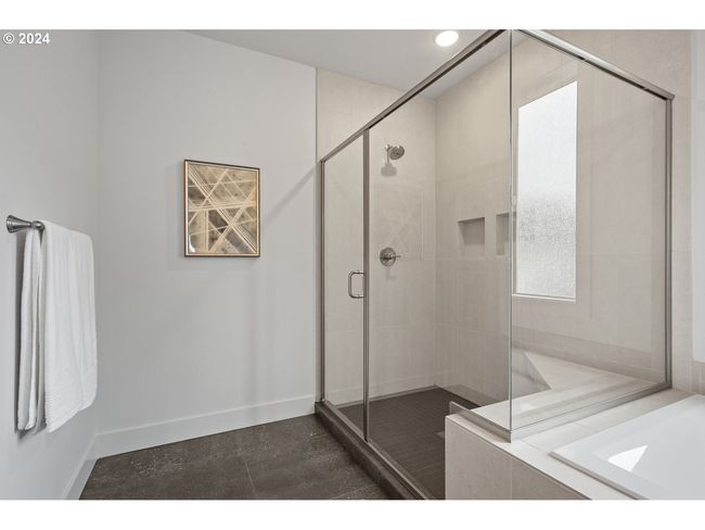8870 Sw Mohegan Ln, House other with 5 bedrooms, 3 bathrooms and 3 parking in Tualatin OR | Image 26