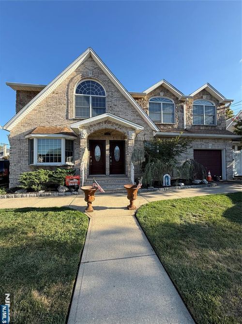 178 Lee St, Elmwood Park, NJ, 07407-2211 | Card Image