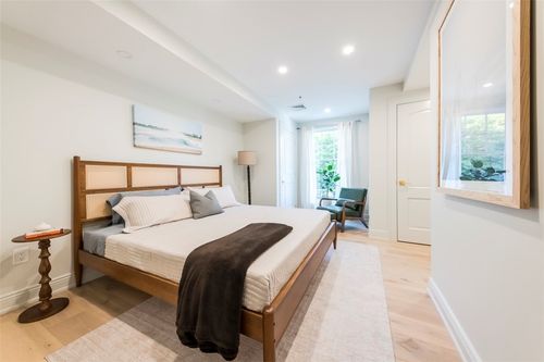 104-10 Brown & Howard, Newport, RI, 02840 | Card Image