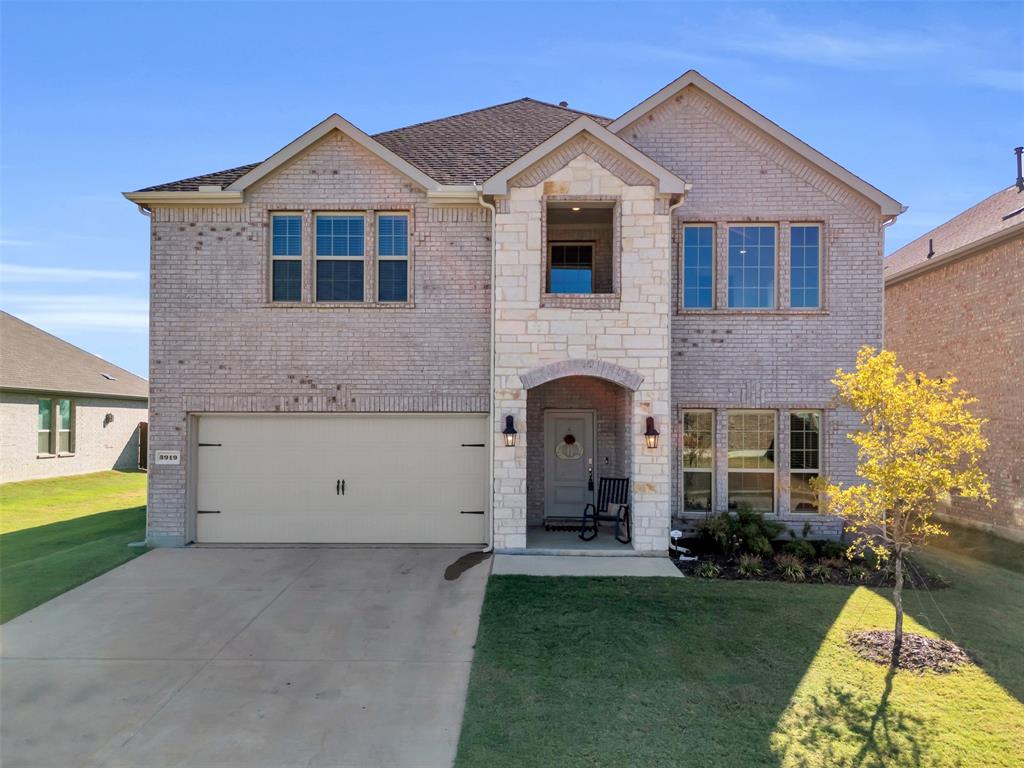Cribbing Trl, Aubrey, TX 76227