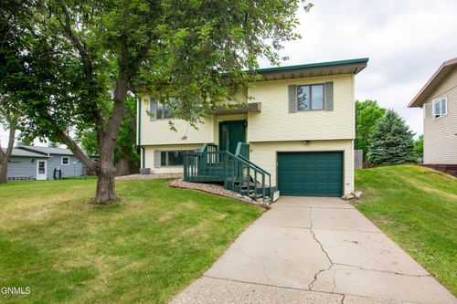 1107 Chestnut Ln, Beulah, ND, 58523-6426 | Card Image