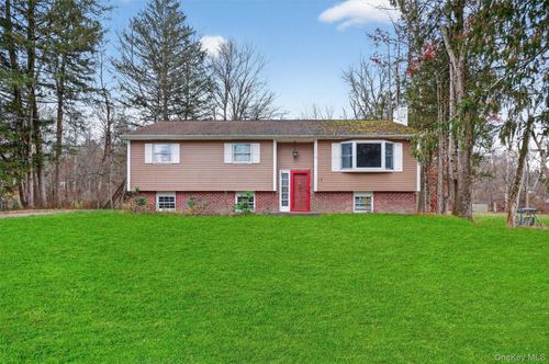 12 Robert Dr, Hyde Park, NY, 12538-2340 | Card Image