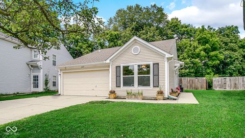4447 Connaught East Dr, Plainfield, IN, 46168-7562 | Card Image