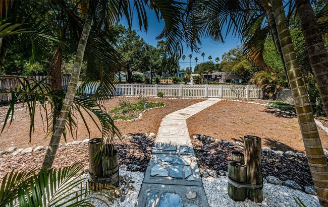 Xeriscape Large backyard | Image 35