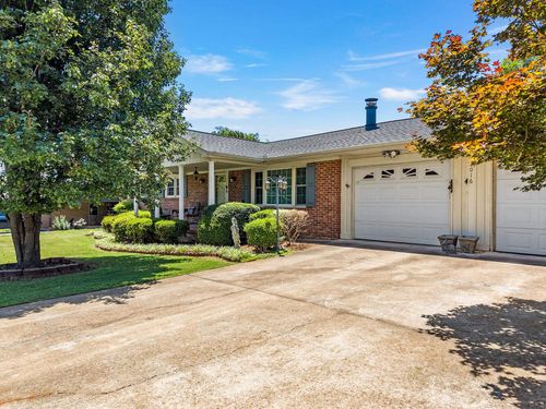 2016 Evergreen Dr, Boiling Springs, SC, 29316-9316 | Card Image