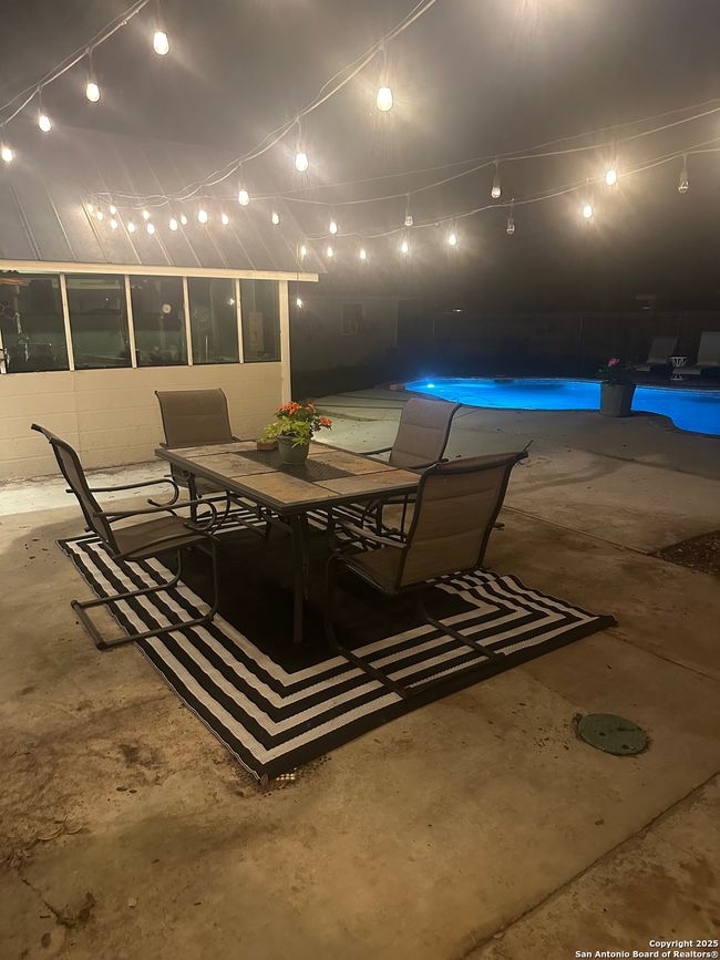 503 Mockingbird Ln, House other with 3 bedrooms, 2 bathrooms and null parking in Devine TX | Image 46