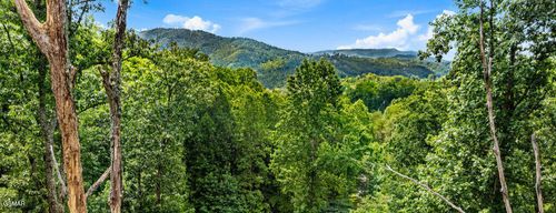 1119 Kings Ridge Rd E, Gatlinburg, TN, 37738-5129 | Card Image