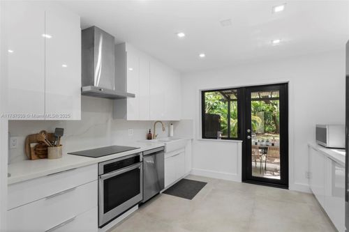 829 Coontie Ct, Fort Lauderdale, FL, 33312-2529 | Card Image