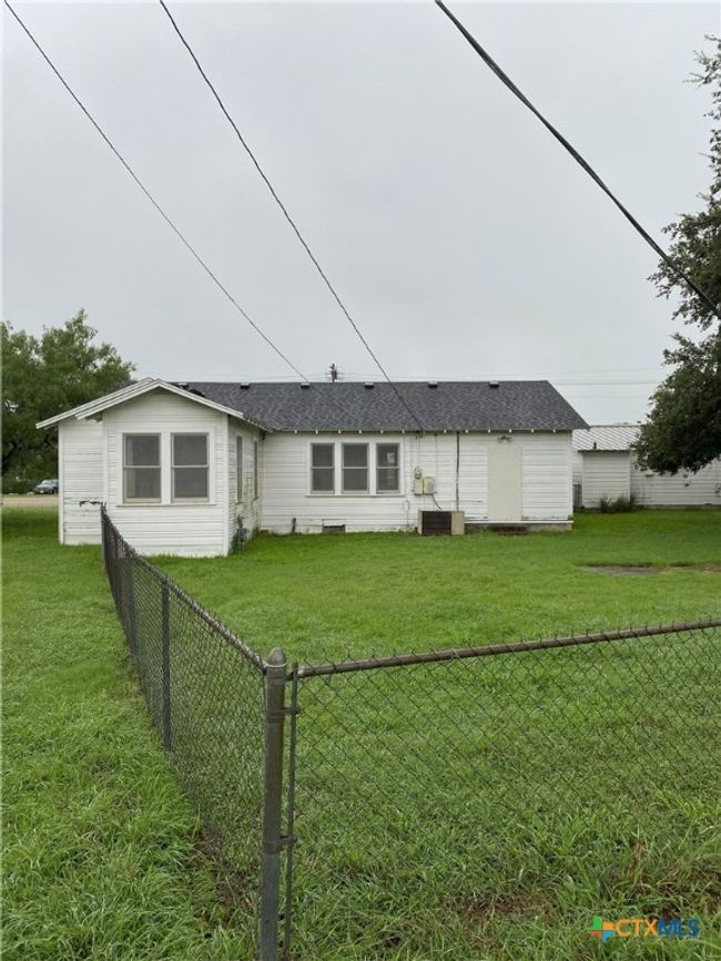 Fenced Backyard | Image 10