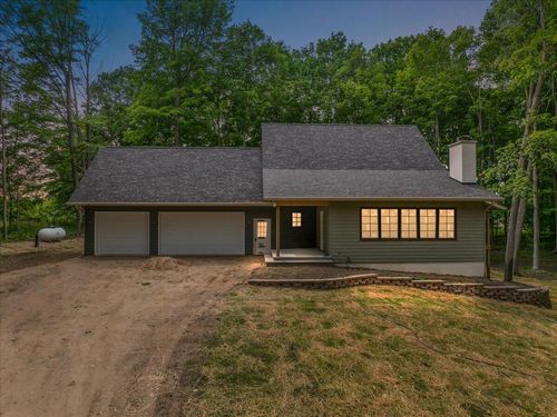 8606 Lakewood Trl, Berrien Center, MI, 49102 | Card Image