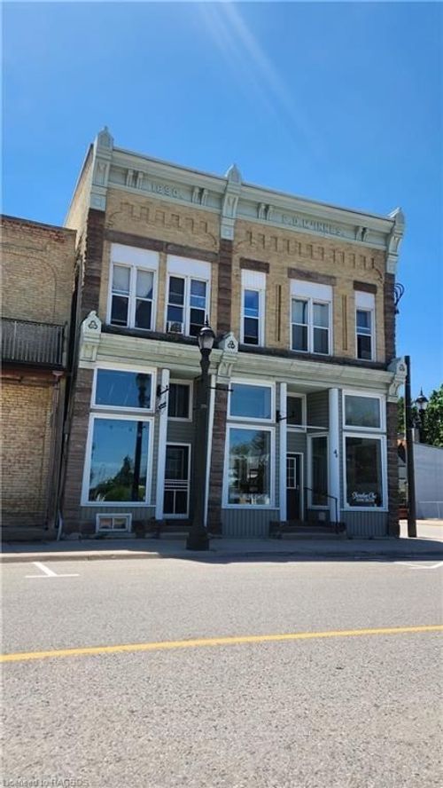 46 Queen St, Huron Kinloss, ON, N2Z2R0 | Card Image
