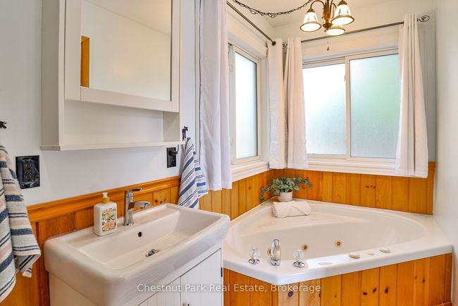 1037 Fire Route 20 G, House other with 4 bedrooms, 3 bathrooms and 5 parking in Gravenhurst ON | Image 18