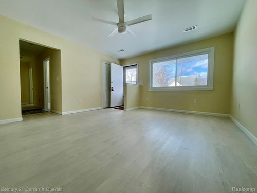 26141 Yale St, Inkster, MI, 48141-2660 | Card Image