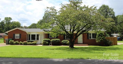 1421 Thompson Ave, Charlotte, NC, 28216-1538 | Card Image