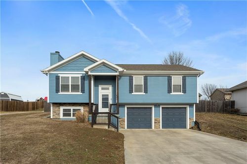 1004 Sunflower Street, Smithville, MO, 64089 | Card Image