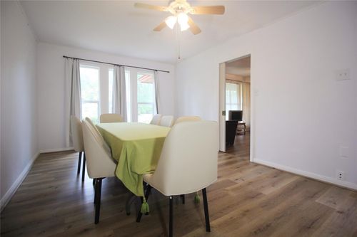 9137 White Oak Dr, Conroe, TX, 77384-4609 | Card Image
