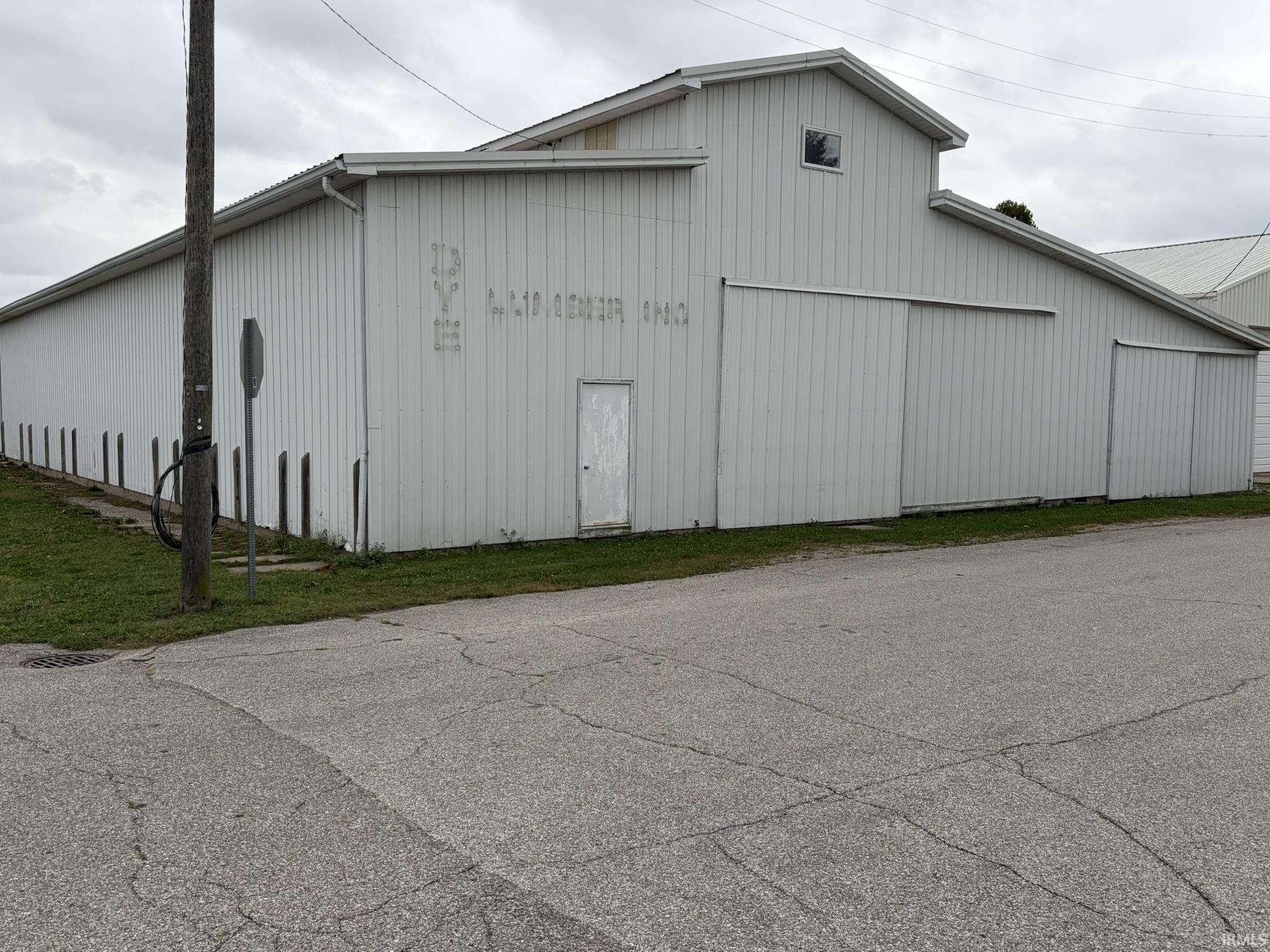 210 S Market St, Royal Center, IN 46978