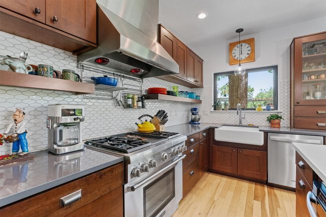 10933 Beachmont Ln, House other with 5 bedrooms, 3 bathrooms and 2 parking in Austin TX | Image 10