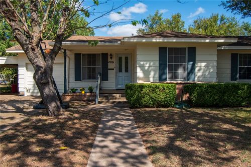 406 Pierce Street, McGregor, TX, 76657 | Card Image