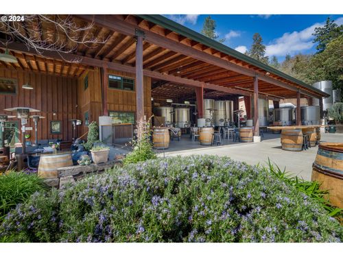 818 Slagle Creek Rd, Grants Pass, OR, 97527-9475 | Card Image