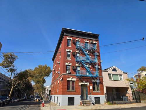 61 Concord St, Jersey City, NJ, 07306-1652 | Card Image