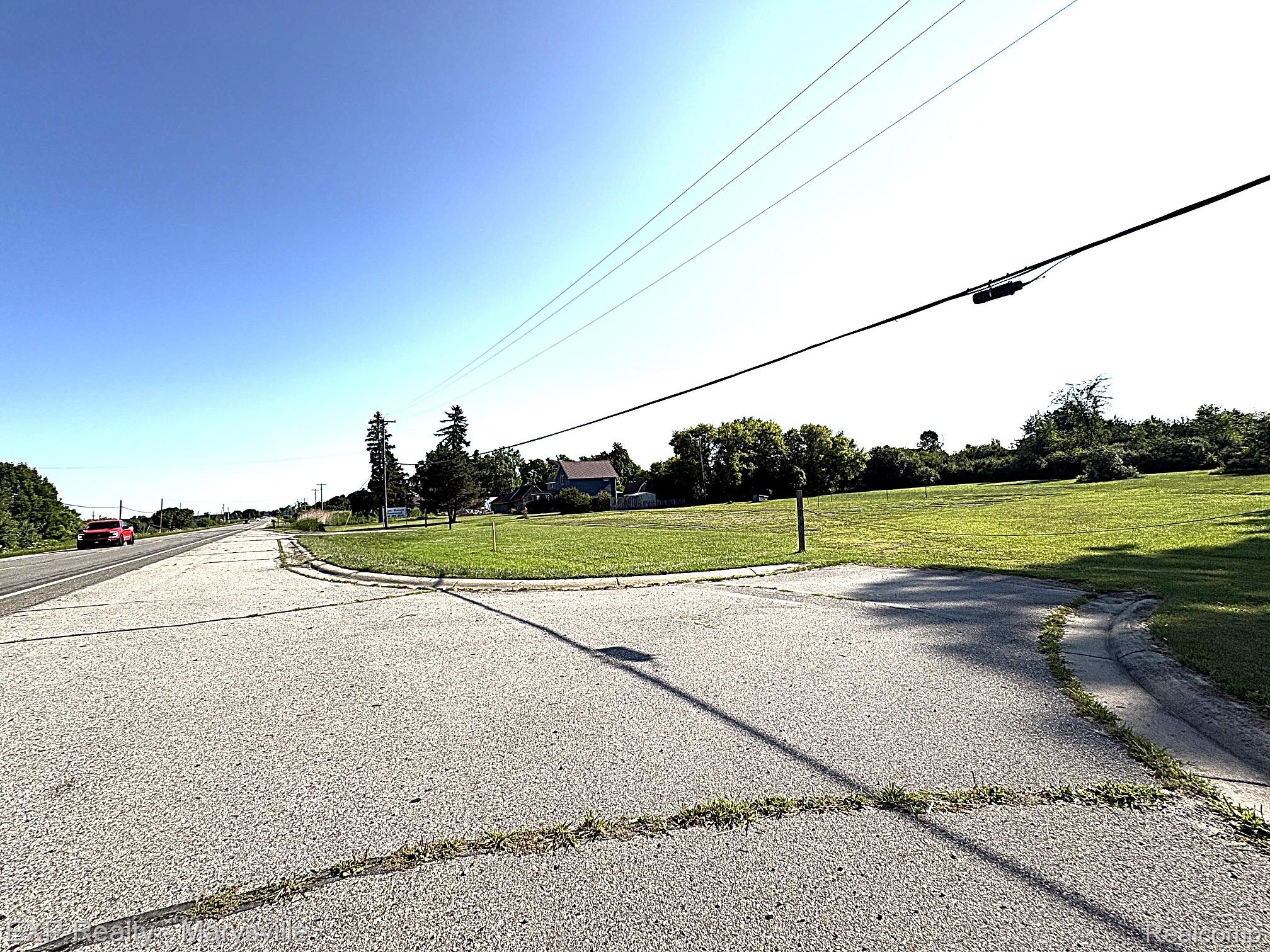 8422 Brockway Rd, Brockway, MI 48097