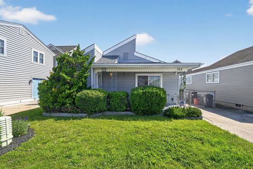 125 W Trenton Ave, Wildwood Crest, NJ, 08260-1042 | Card Image