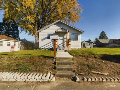 517 & 517 1/2 12th Street, Home with 3 bedrooms, 2 bathrooms and 6 parking in Clarkston WA | Image 1