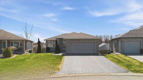 11 Feltz Dr, Ingersoll, ON, N5C4E9 | Card Image