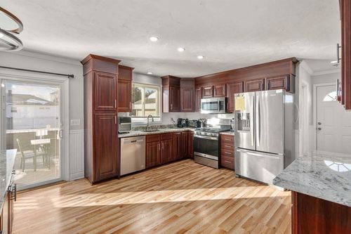 231 Lapham St, Fall River, MA, 02721-3719 | Card Image