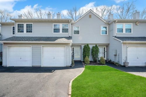 203-203 Sara Cir, Port Jefferson Station, NY, 11776-2738 | Card Image