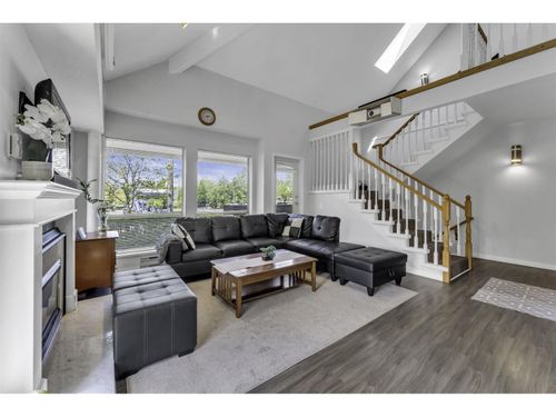 {{alt}} | Card Image