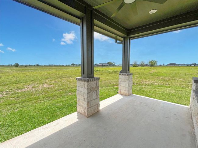 435 Angus Trl, House other with 4 bedrooms, 2 bathrooms and 2 parking in Angleton TX | Image 5