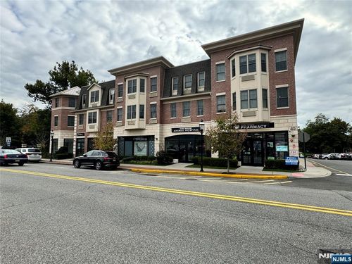 40 Park Ave, Park Ridge, NJ, 07656-1454 | Card Image