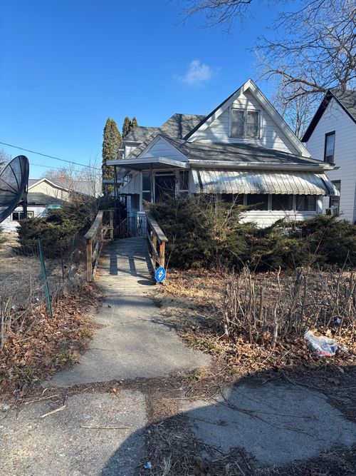 708 E Iroquois, Freeport, IL, 61032 | Card Image