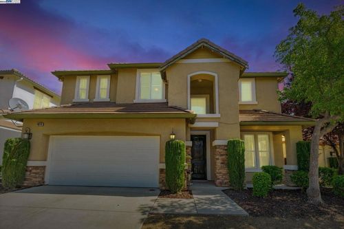 9019 Tee Box Ct, Patterson, CA, 95363-8907 | Card Image