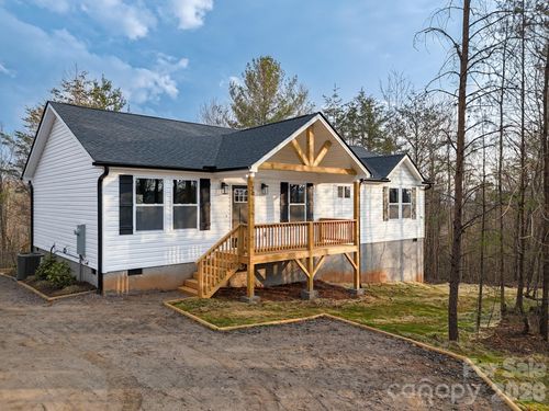 124 Fairfield Ln, Marion, NC, 28752-8809 | Card Image