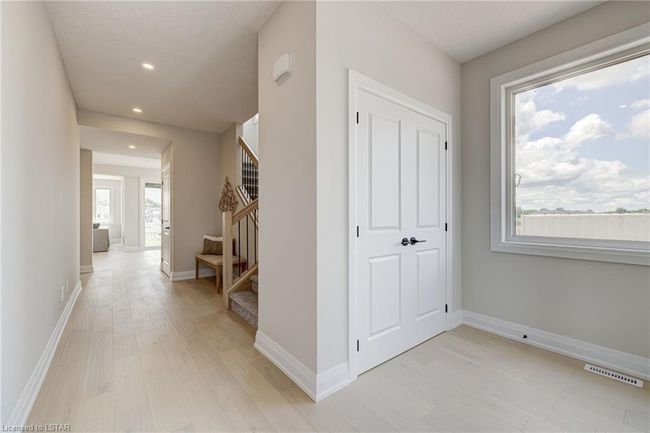 6477 Royal Magnolia Ave, House other with 3 bedrooms, 2 bathrooms and 2 parking in London ON | Image 5