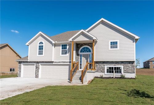 1675 N 156th St, Basehor, KS, 66007-8703 | Card Image