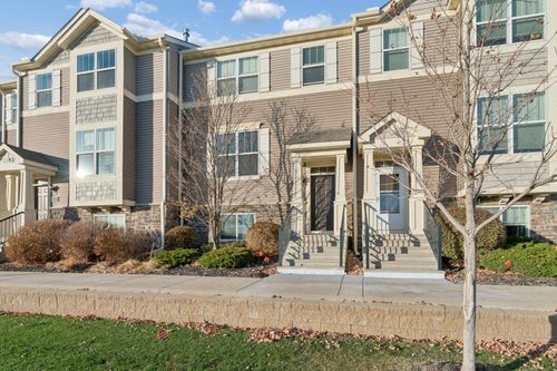 8961 Sw Village Loop, Chanhassen, MN, 55317-8589 | Card Image