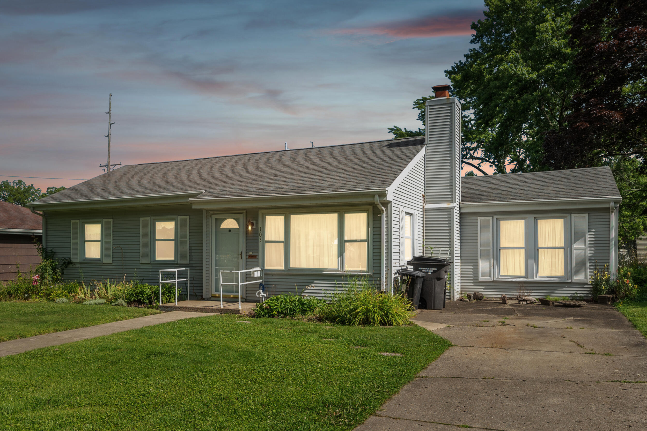 Buckeye St, Three Oaks, MI 49128