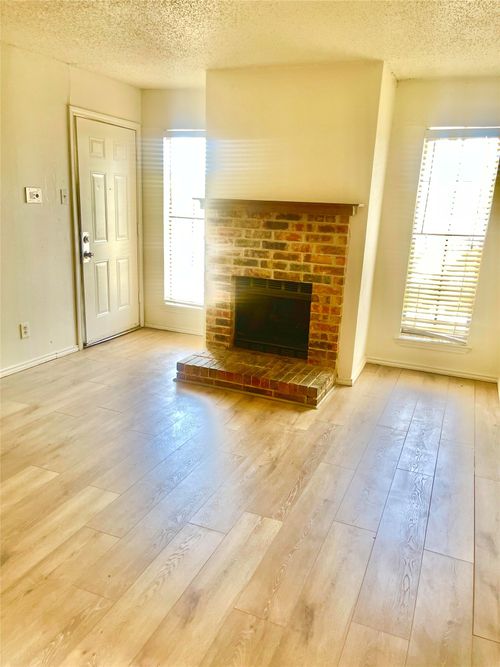 306-9520 Royal Ln, Dallas, TX, 75243-7634 | Card Image