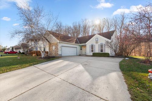 88 King Oak Ct, Random Lake, WI, 53075-1686 | Card Image