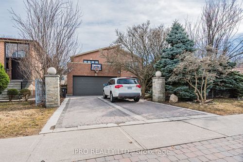 2-27 Danby Ave, North York, ON, M3H2J2 | Card Image