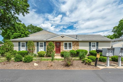2499 Barth Dr, Green, OH, 44685-8711 | Card Image