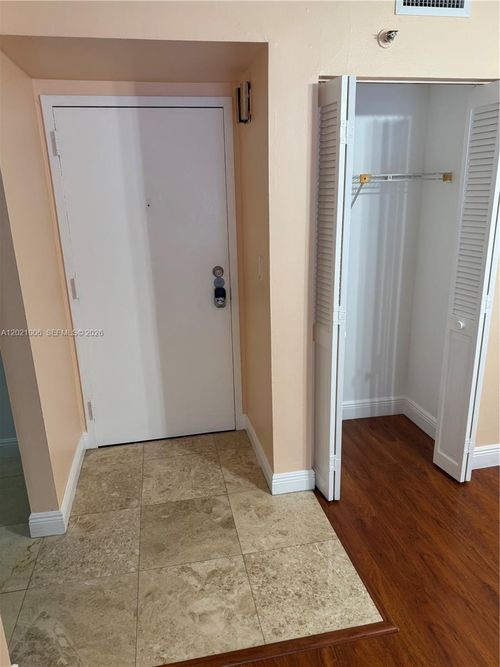208-901 Hillcrest Dr, Hollywood, FL, 33021-7853 | Card Image