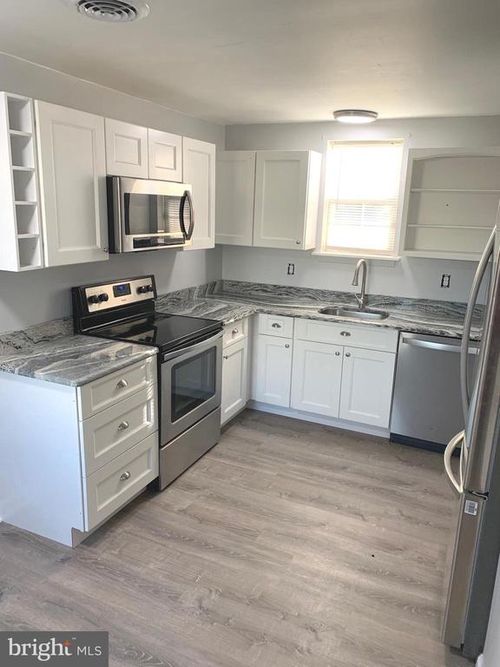 7703 Dover Rd, GLEN BURNIE, MD, 21060-8501 | Card Image