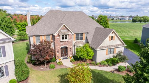 3558 Hidden Fawn Dr, Elgin, IL, 60124-8200 | Card Image