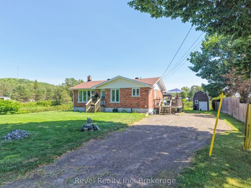 201 Bird St, Trout Creek, ON, P0H2L0 | Card Image