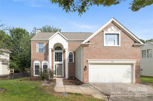 200 Aylesbury Ln, Indian Trail, NC, 28079-5102 | Card Image
